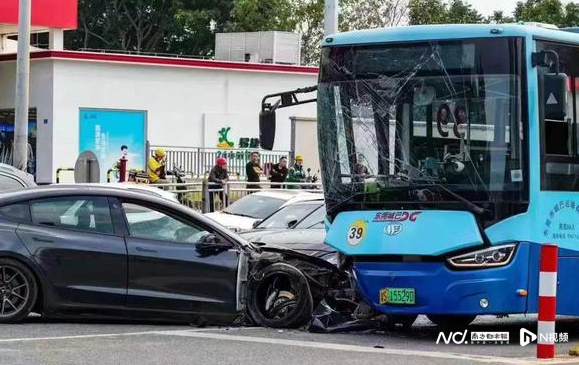温州东莞再出碰撞事故，“狂飙”的特斯拉，究竟谁在开车？7975 作者: 来源: 发布时间:2023-2-22 11:20